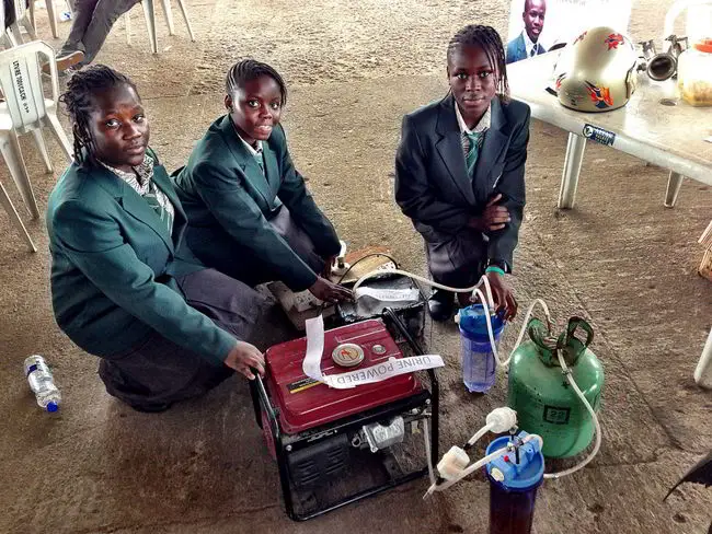 4 African girls have created a generator that produces Electricity for 6 hours using a single liter of urine as fuel: 2 forbes