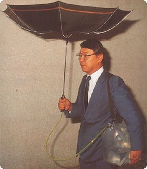 UMBRELLA WHICH COLLECTS WATER