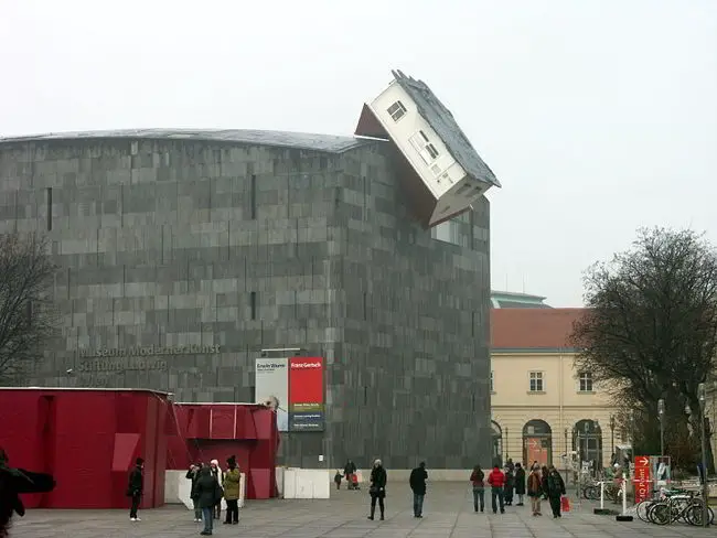 THE 10 WORLD'S STRANGEST AND FUNNIEST BUILDINGS 12 wikimedia