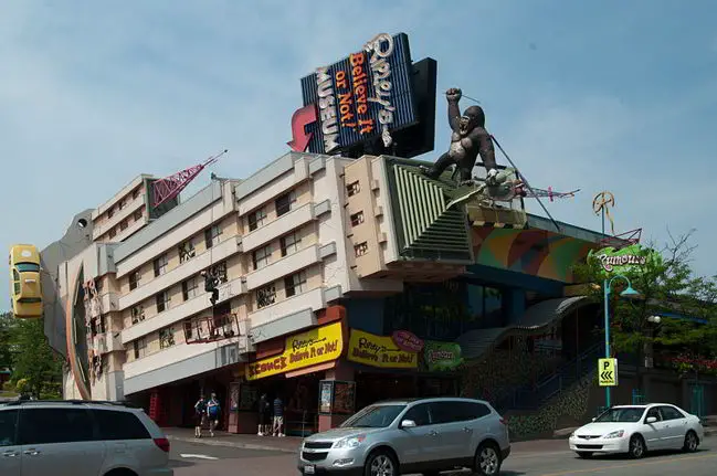 THE 10 WORLD'S STRANGEST AND FUNNIEST BUILDINGS 9 Dirk Ingo Franke/wikimedia
