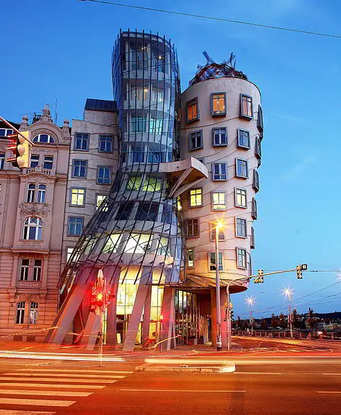 THE 10 WORLD'S STRANGEST AND FUNNIEST BUILDINGS 10 Dino Quinzani/wikimedia