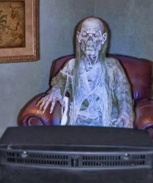 7 People Found Dead ......... Many Years After their Death 2 via twitter