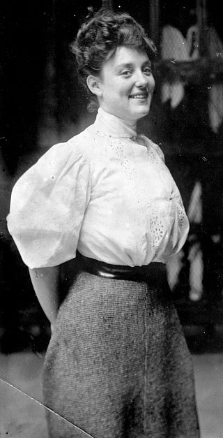 Meet Annette Kellermann, the Woman who was Arrested to Dress in a Swimsuit! 4 Annette Kellermann